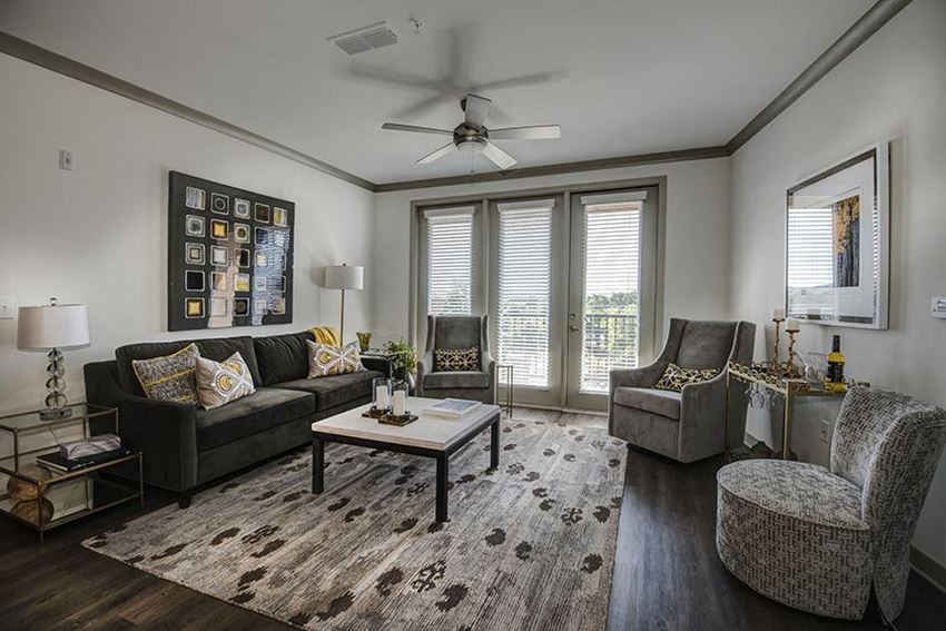 Tapestry At Brentwood Town Center Apartments, 400 Centerview Dr